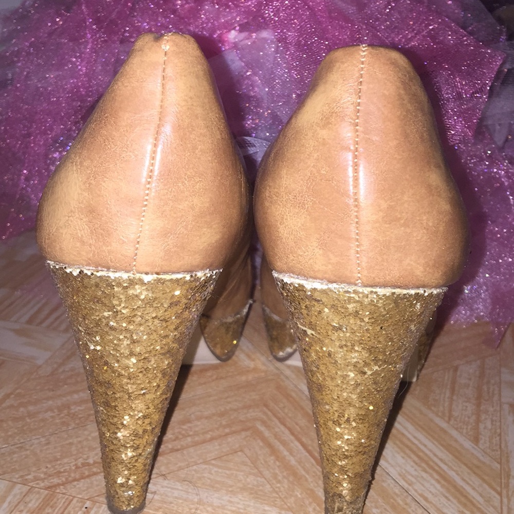 Gold Pumps‼️ - Picture 3 of 3